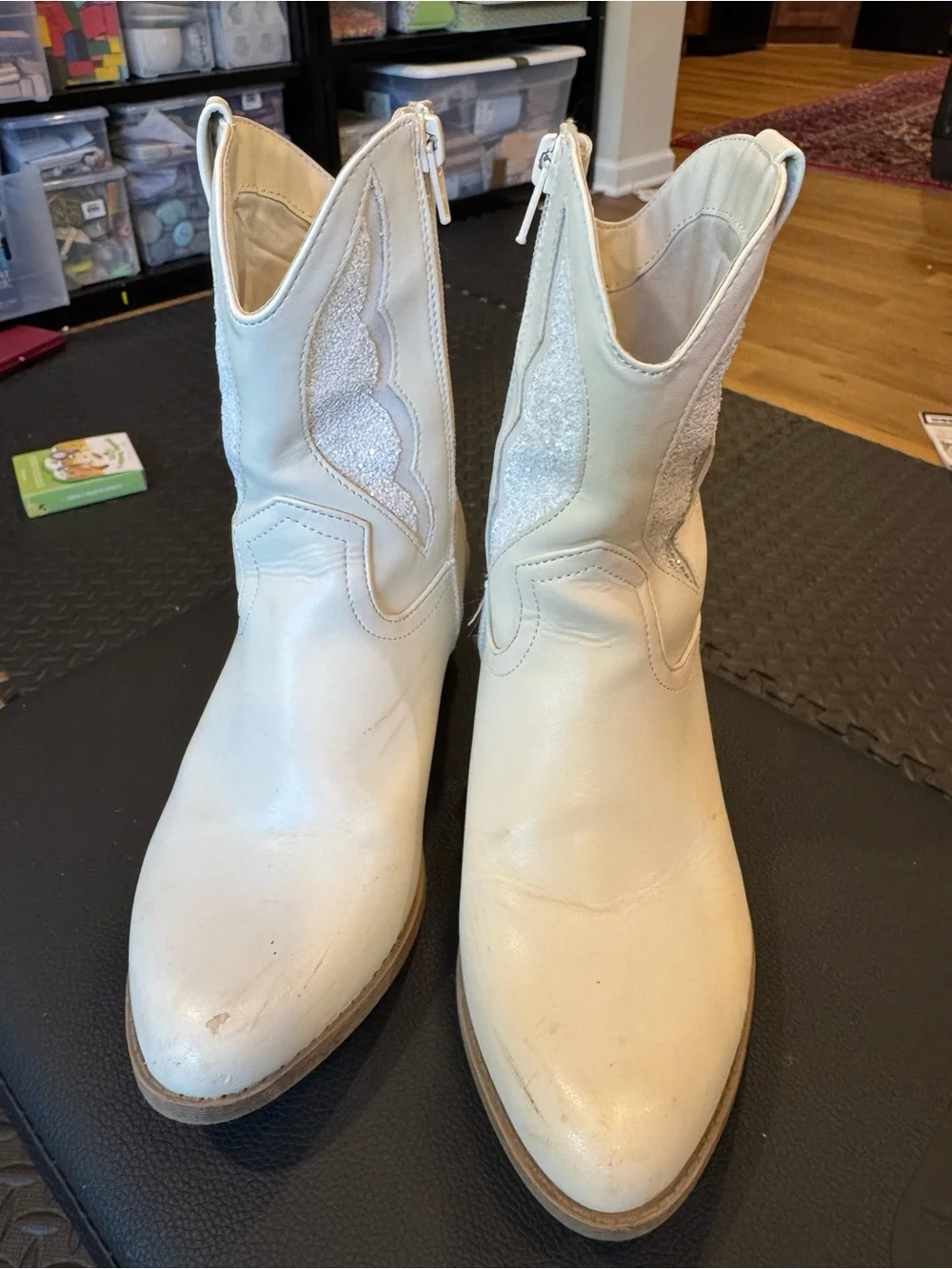Junior Madden NYC boots sz 4